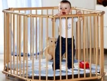 Laufstall: Sollen kleine Kinder hinter Gitter?