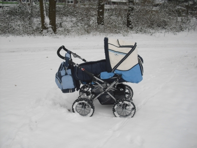 kinderwagen im schnee - wunschfee