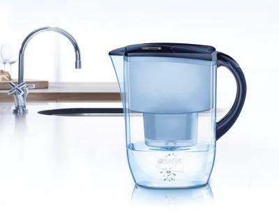 Den Tisch-Wasserfilter Marella Cool von BRITA mit 12 Filtereinsätzen bestellen