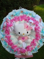 Windeltorte/Windelkranz"Hello Kitty und Babys 1.Kleidung"Geburt,Taufe,Geburtstag